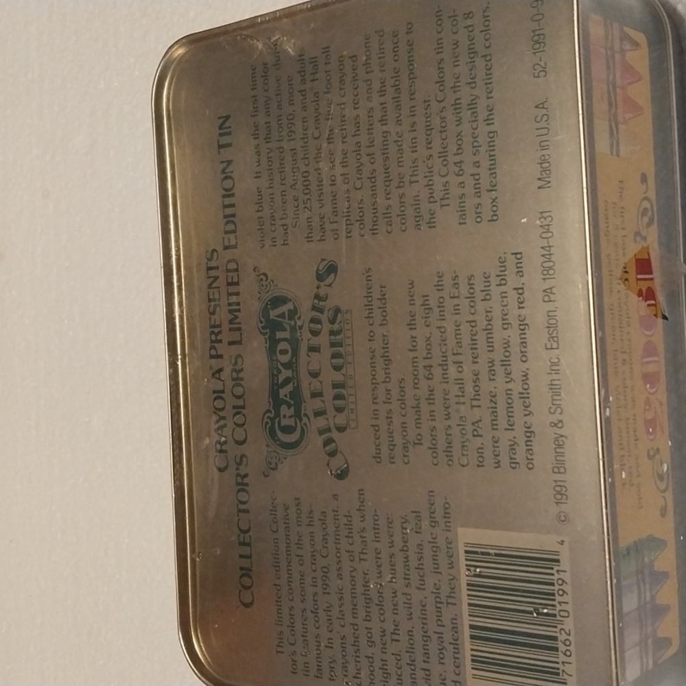 Crayola Crayons 64 box plus 8 retired colors. It never been opened. Collector's - Picture 3 of 6